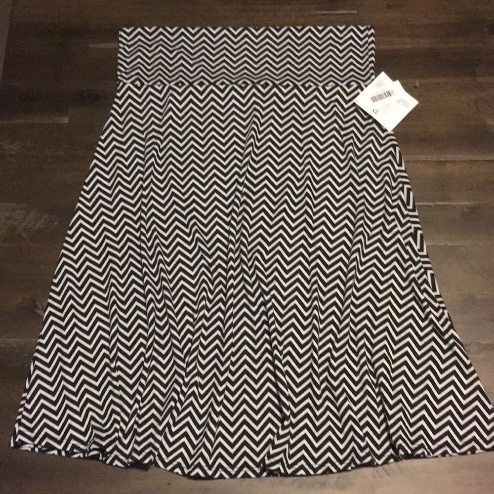 LuLaRoe chevron print skirt.